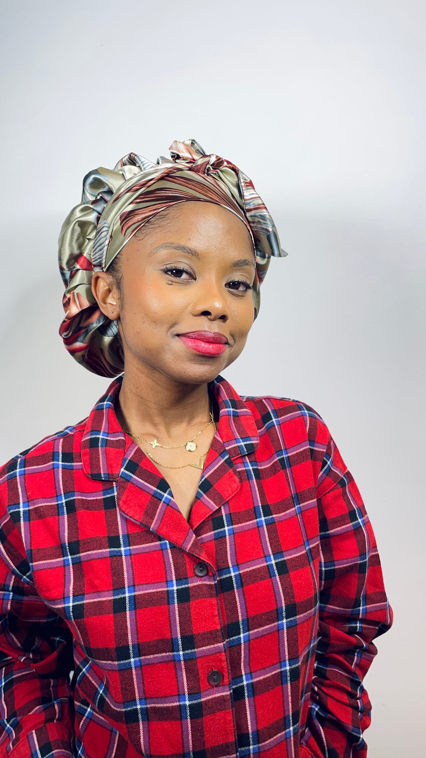 Bonnet en satin AURORE ROUGE (Réversible & Réglable)