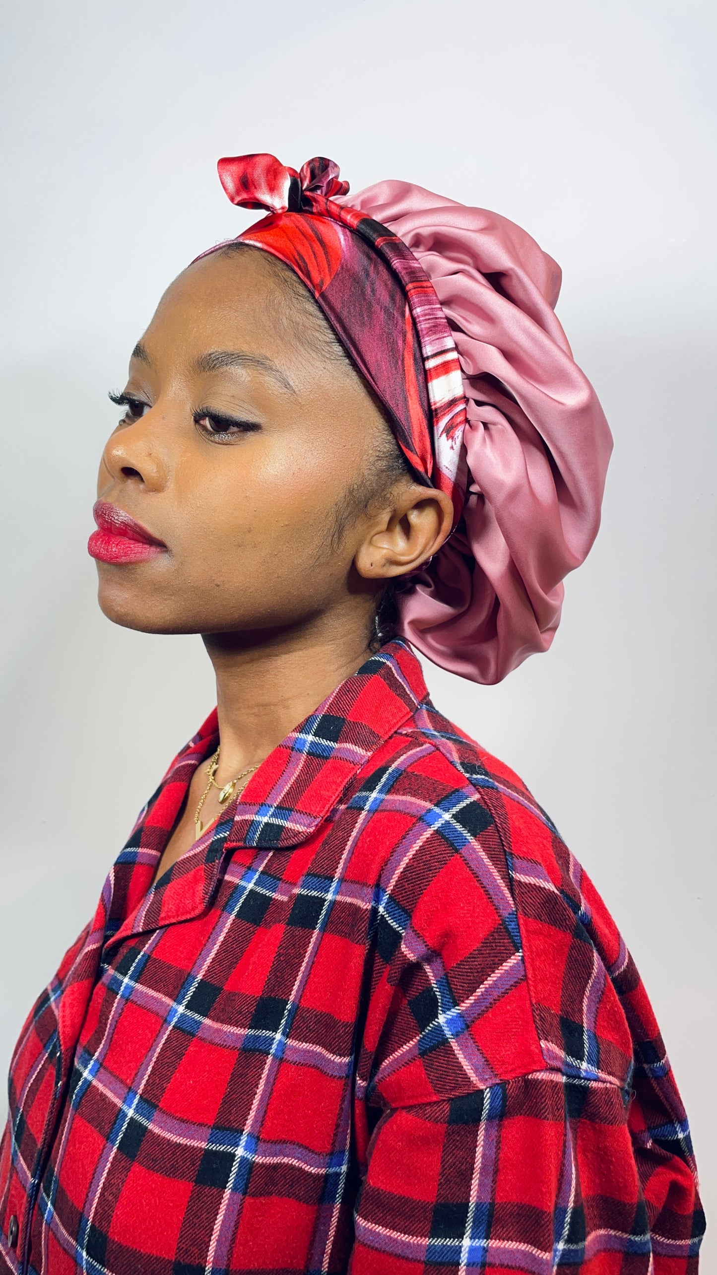 Bonnet en satin soie réversible rayure rouge bordeaux