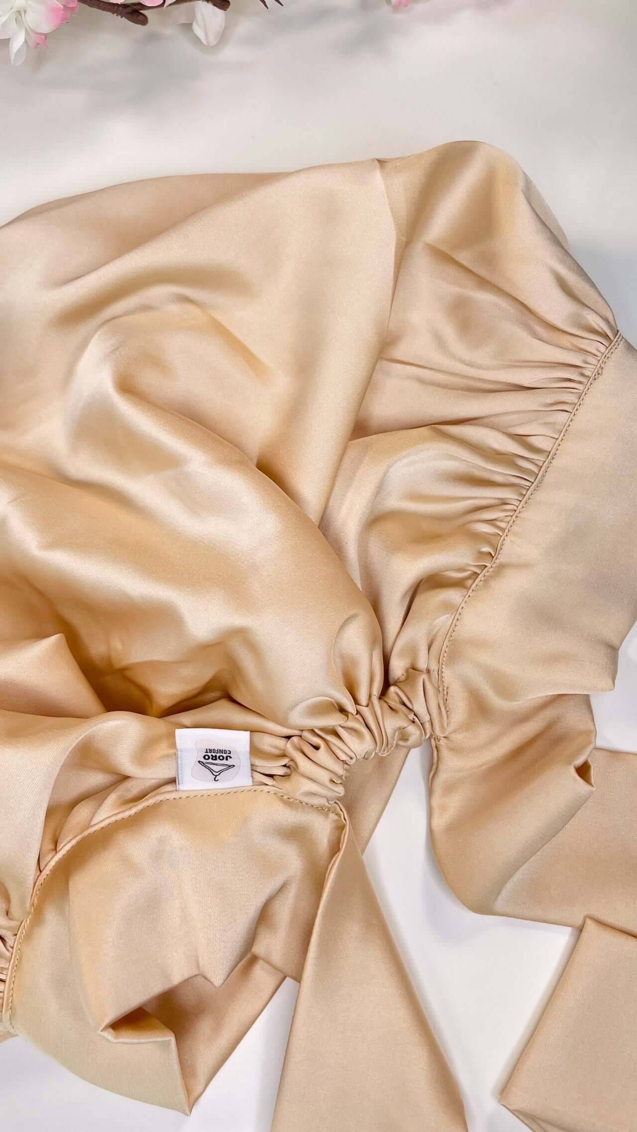 bonnet en satin réversible beige