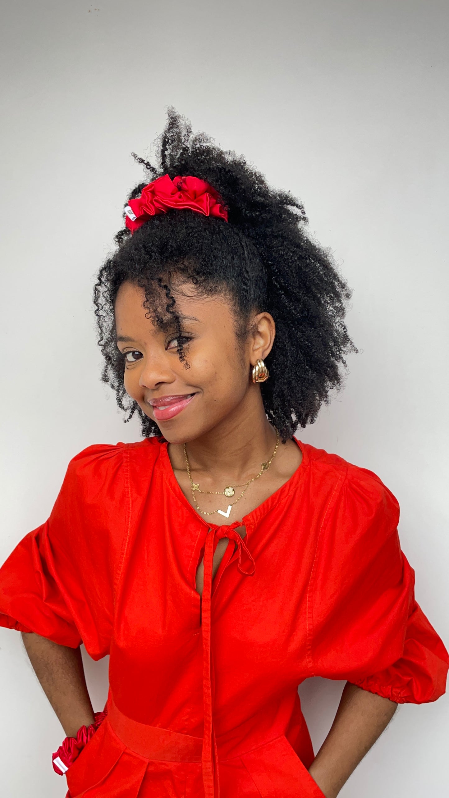 Chouchou Satin Rouge Taille Moyenne – Édition Saint-Valentin