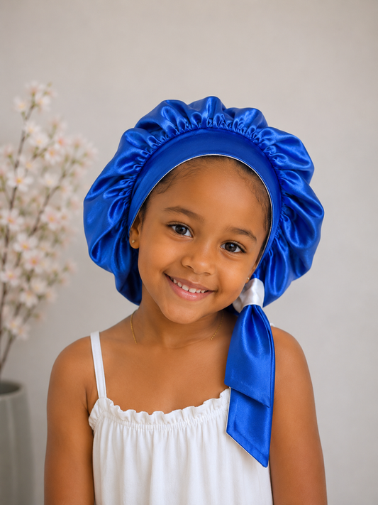 Bonnet en satin réversible enfant – Bleu & Ivoire