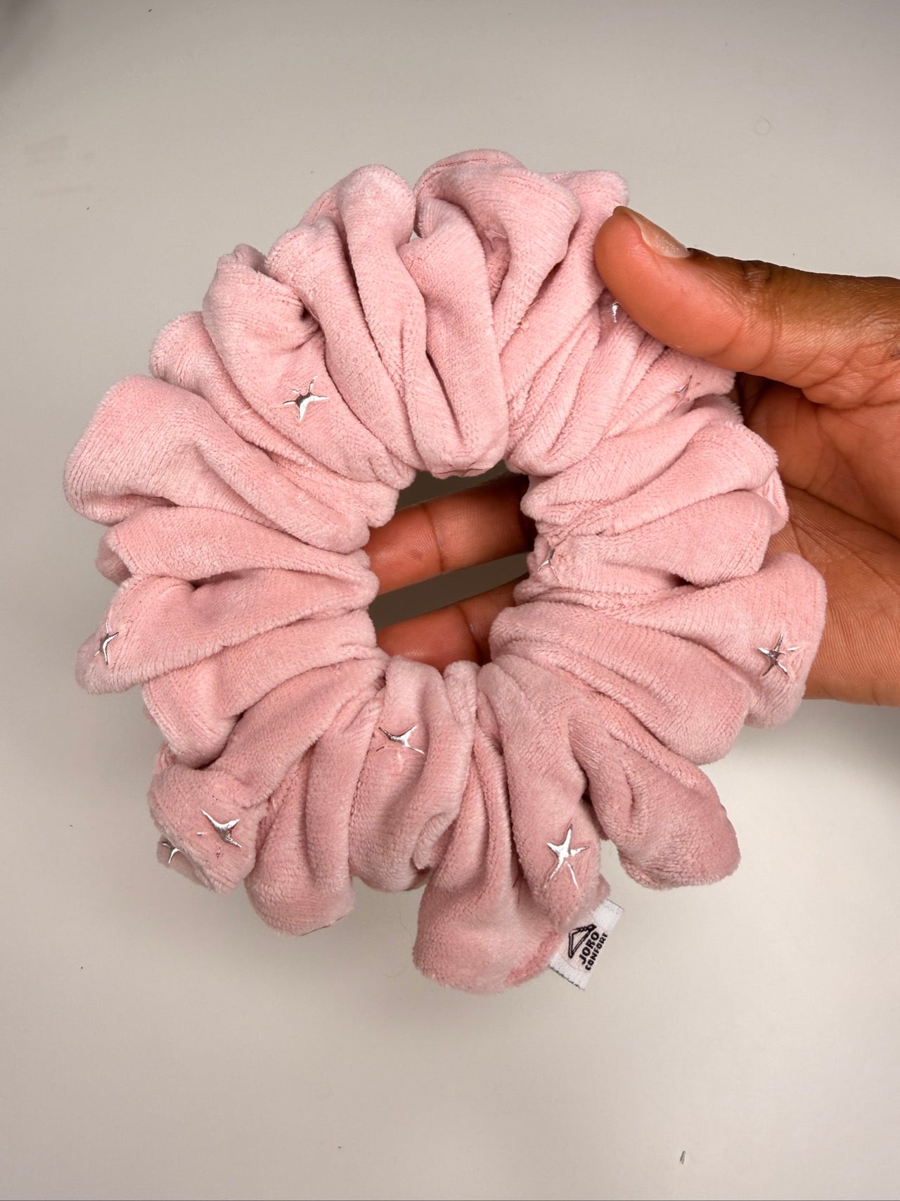 Chouchou Taille Moyenne Velours Étoiles – Rose Poudré