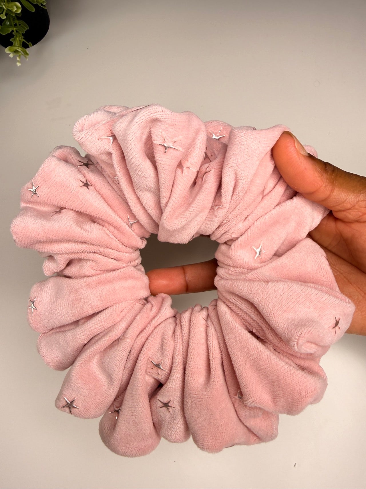 Chouchou XXL Classique Velours Étoiles – Rose Poudré