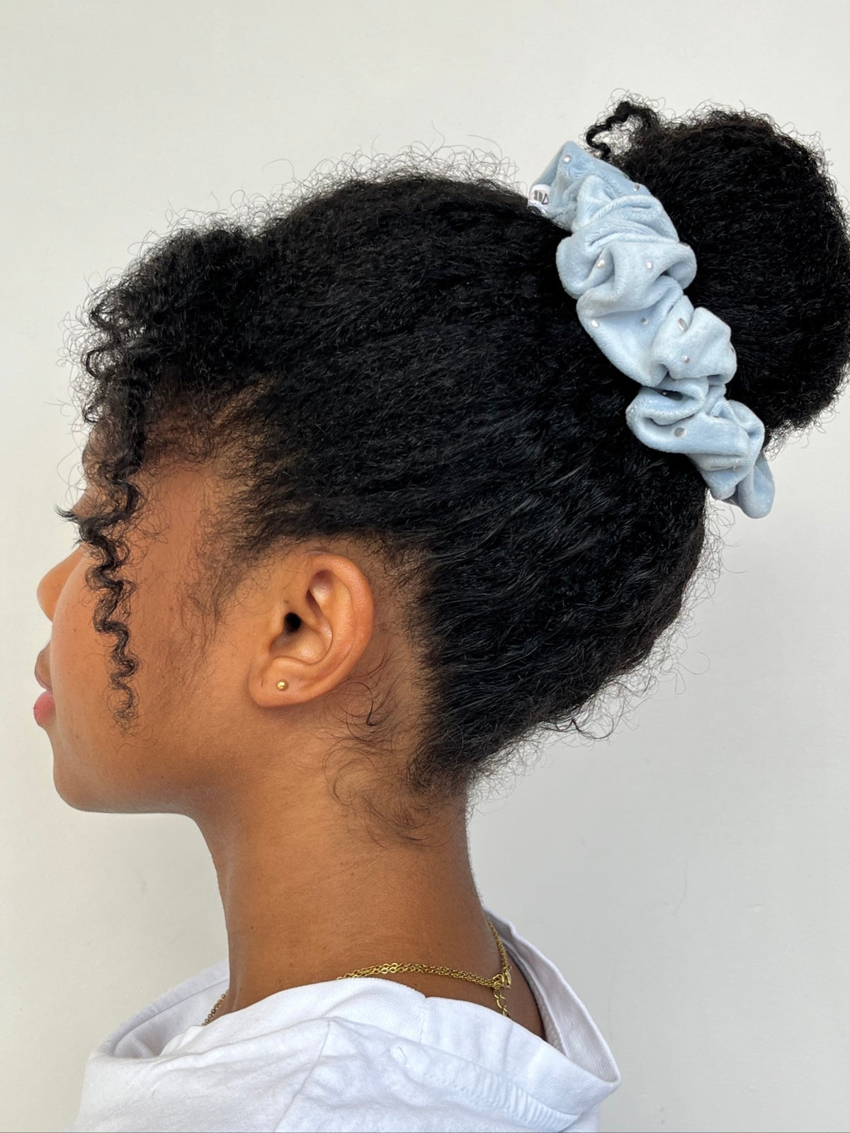 Chouchou Mini Velours Strass – Bleu Ciel