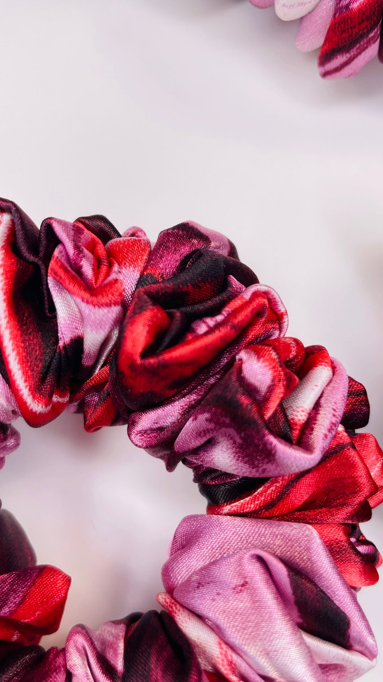 Chouchou cheveux taille mini , rayure rouge
