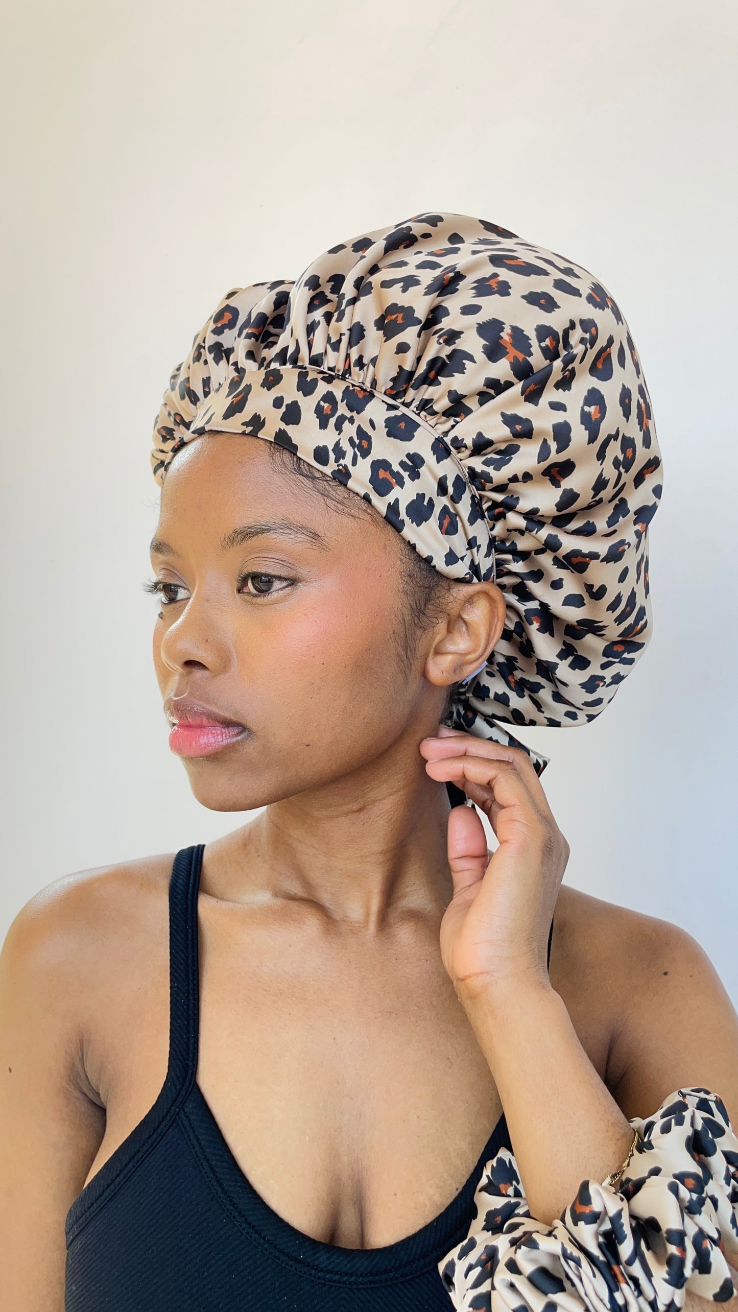 Bonnet en satin soie réversible- Imprimé léopard