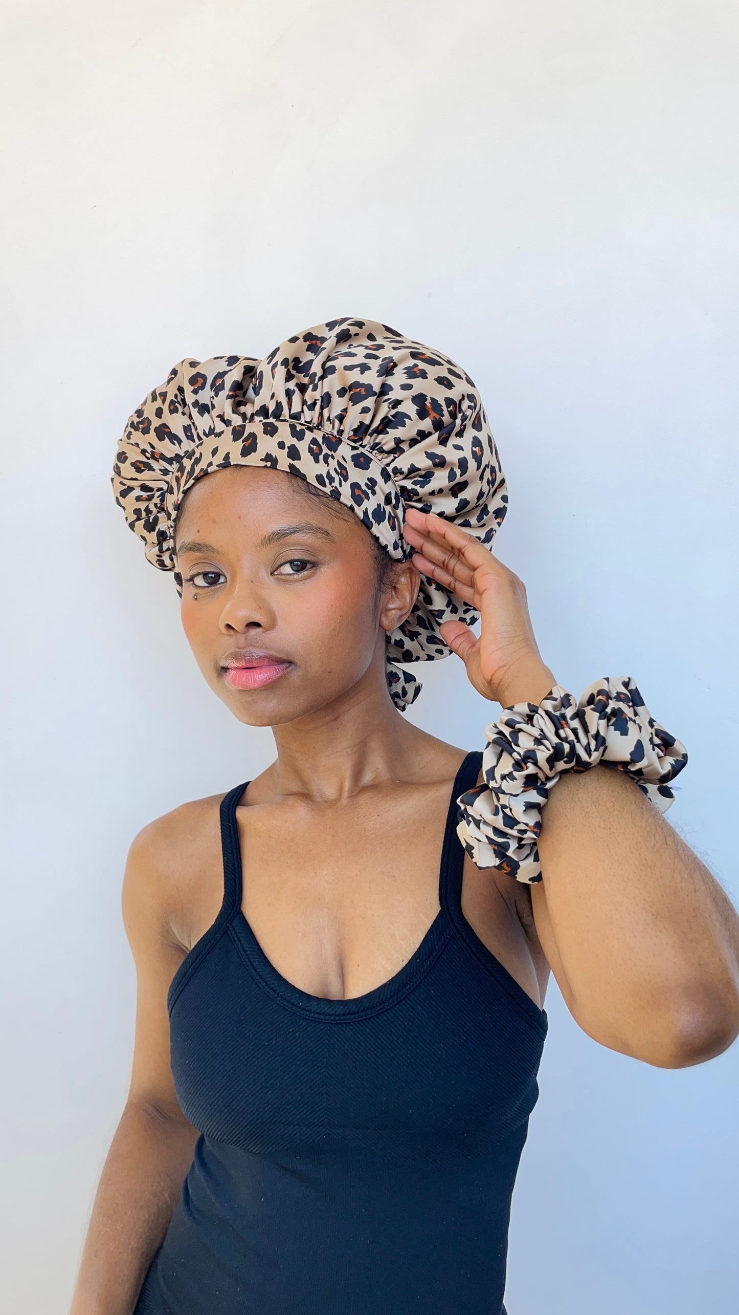 Bonnet en satin soie réversible- Imprimé léopard