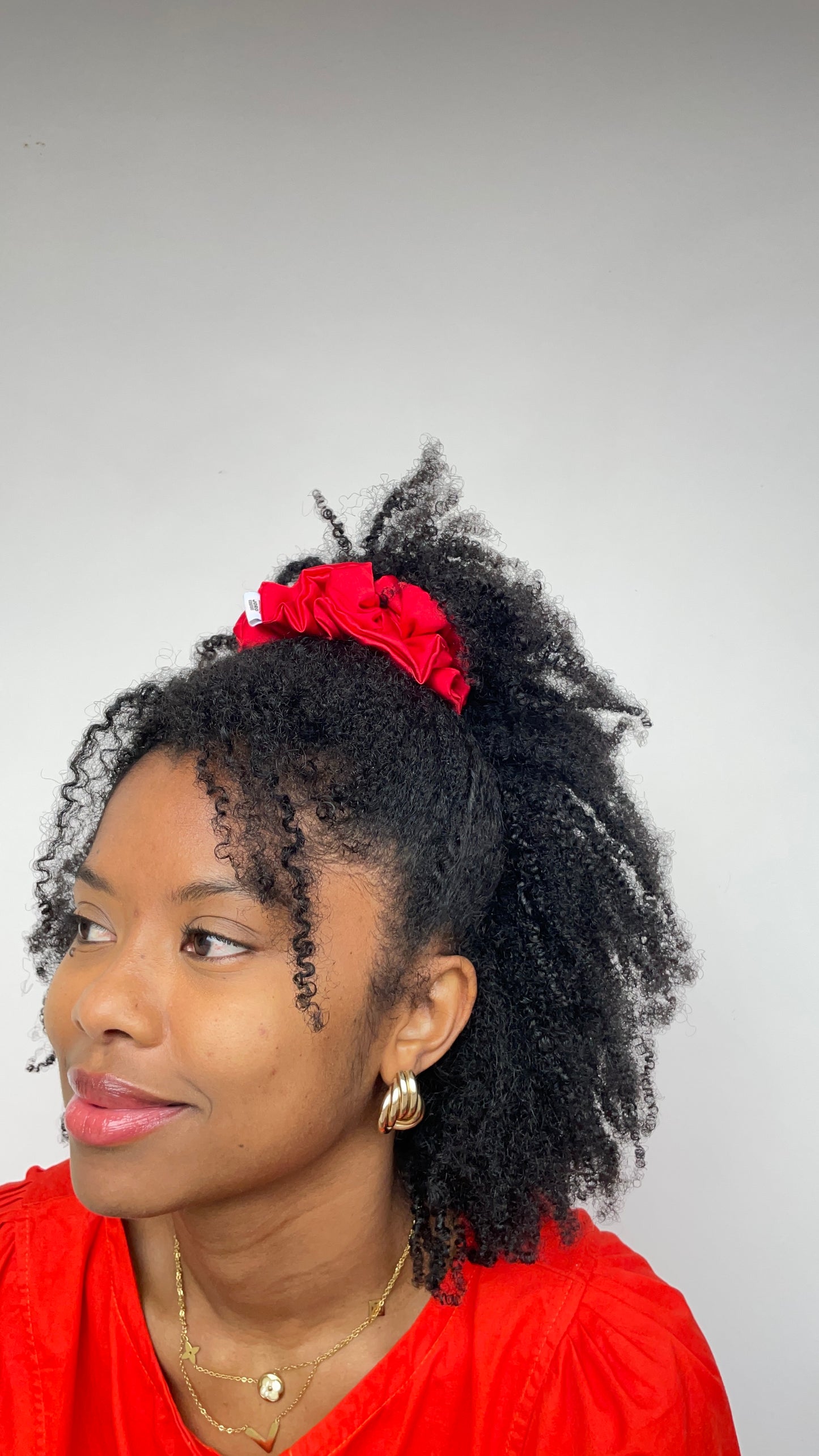 Chouchou Satin Rouge Taille Moyenne – Édition Saint-Valentin
