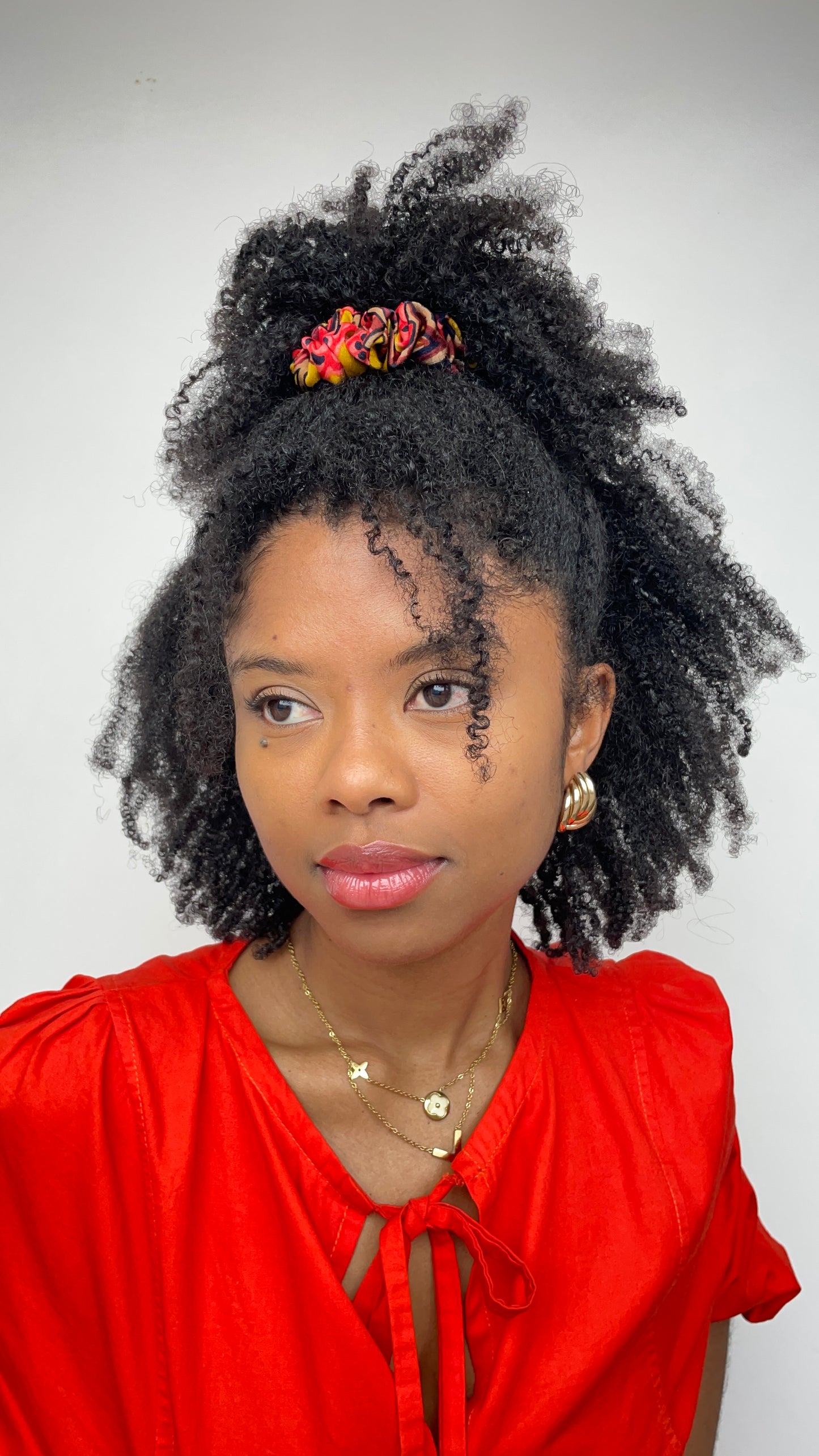 Mini Chouchou Satin Fleuri – Édition Saint-Valentin