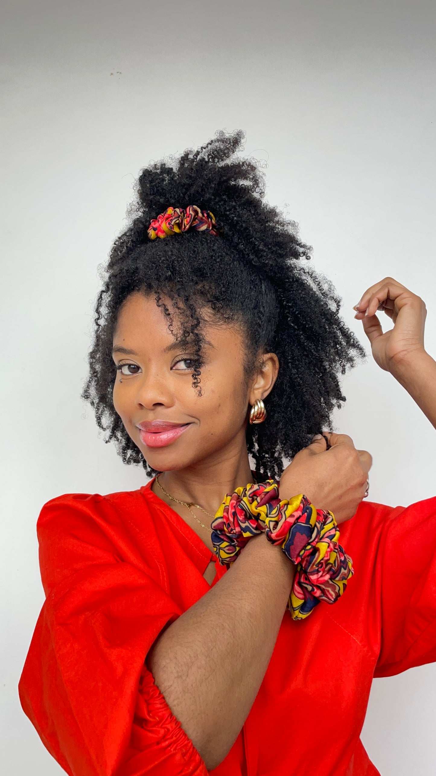 Mini Chouchou Satin Fleuri – Édition Saint-Valentin